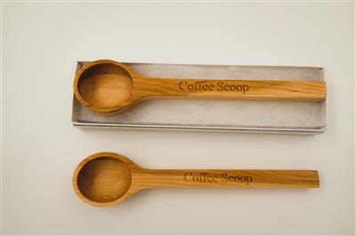 Coffee scoop comes with a gift box.