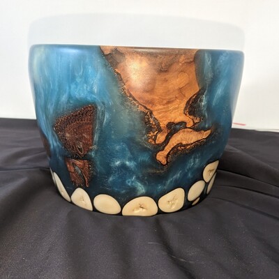 Very special large resin bowl, with Plum wood from Niagara