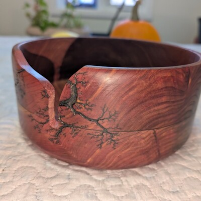 Aromatic cedar yarn bowl