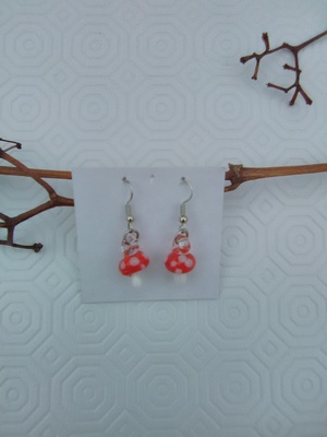 Red/white glass mushroom earrings