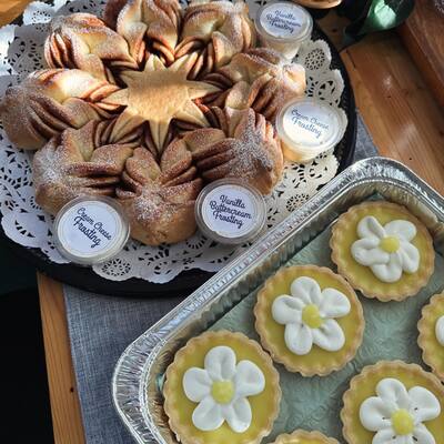 Cinnamon Star and Lemon Tarts